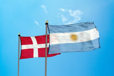 Danimarka ve Arjantin bayrağı direği üzerinde