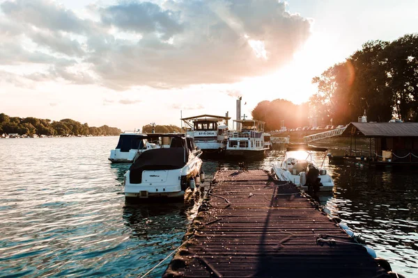 Wooden Pier Motor Boats Sunset — Stock Photo, Image