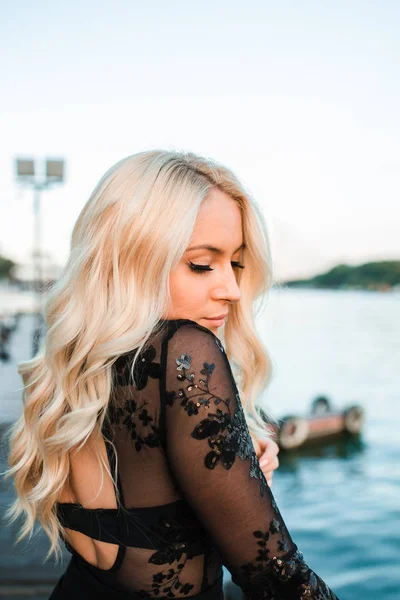 Beautiful Young Blonde Woman Posing Dock Yachts Background Summer Time — Stock Photo, Image