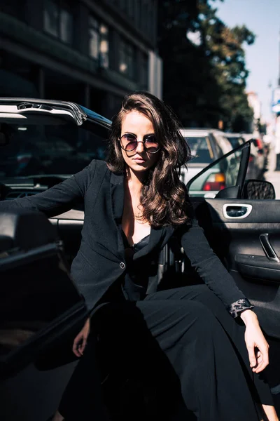 Portrait Young Beautiful Woman Stylish Black Suit Posing Car — Stock Photo, Image