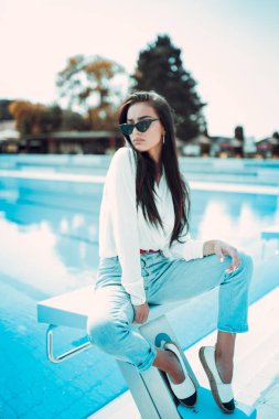 Genç ve güzel bir kadın portresi Glamour