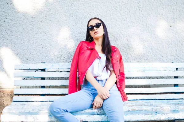 Portrait Beautiful Woman Sitting Bench — Stock Photo, Image