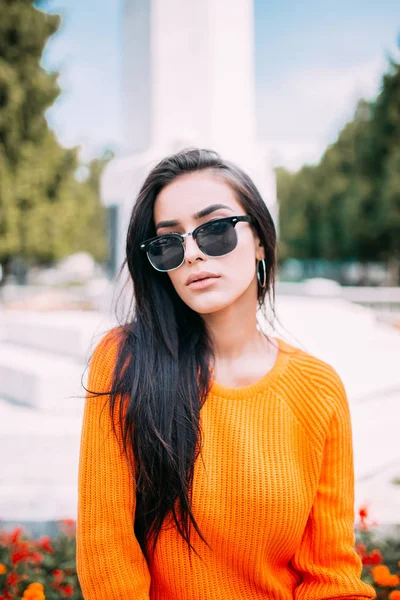 Portrait Beautiful Young Girl Wearing Autumn Clothes — Stock Photo, Image