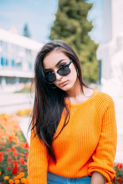 Portrait Beautiful Young Girl Wearing Autumn Clothes — Stock Photo, Image