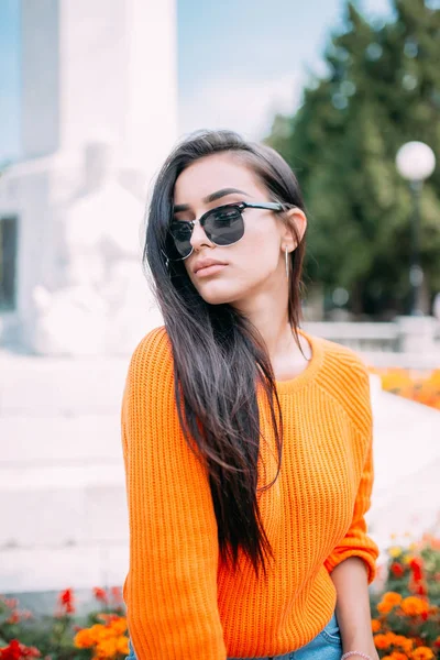 Portrait Beautiful Young Girl Wearing Autumn Clothes — Stock Photo, Image