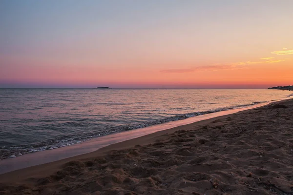 Удивительная Гавань Впечатляющим Закатом Неба Песчаным Пляжем — стоковое фото