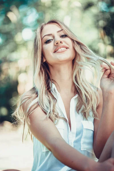 Zblizka Portrét Mladé Dívky Krásné Blond — Stock fotografie