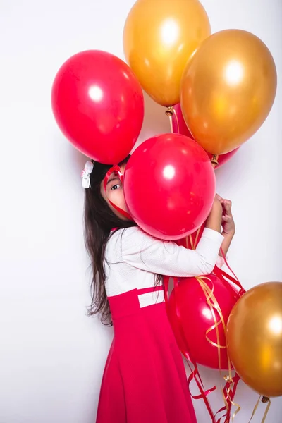 Ragazza Che Tiene Palloncini Festeggiare Suo Compleanno — Foto Stock