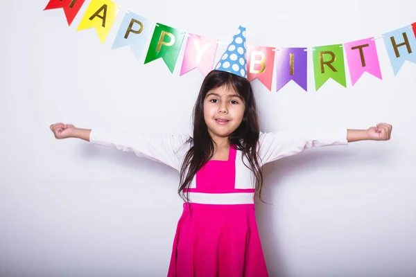 Bambina che festeggia il suo compleanno — Foto Stock