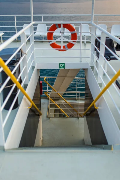 Blick Vom Deck Des Großen Kreuzfahrtschiffes — Stockfoto