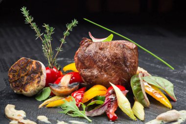 Sebzeli ızgara biftek