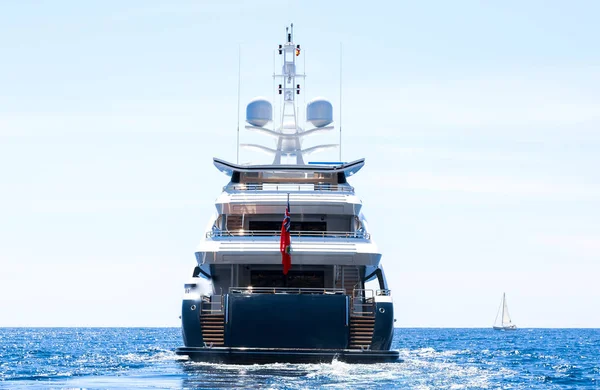 Grand Yacht Moteur Privé Cours Sortie Mer Vue Arrière — Photo