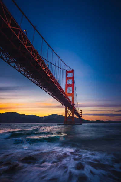 A ponte Golden Gate ao pôr-do-sol — Fotografia de Stock