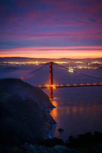 Golden gate brug bij zonsopgang — Stockfoto