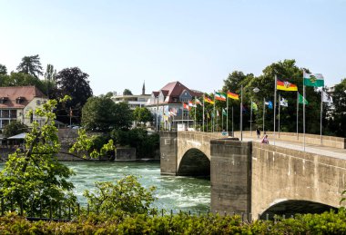 Rheinfelden, Almanya, İsviçre, 1 Temmuz 2019 - Rheinfelden manzaralı, bir İsviçre ve Alman şehri