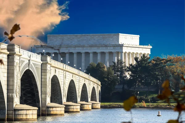 The Lincoln Memorial and the Arlington Memorial Bridge stretching over the Potomac River into Washington DC from the Mount Vernon Trail