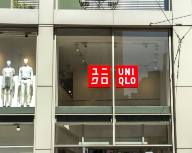 Strasbourg, Fransa, 3 Temmuz 2019: Uniqlo mağazası. Uniqlo Co., Ltd. Japon giyim tasarımcısı, üretici ve perakendecisi. Fotoğraf: Merkez Festivali Chiang Mai.