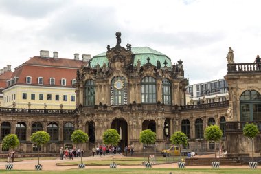 Almanya, Dresden 'deki Zwinger Sarayı, sanat galerisi ve müzesi.