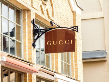 Ingolstadt, Almanya: Gucci mağazası. İtalyan moda ve deri ürünleri markası Guccio Gucci tarafından 1921 yılında Floransa 'da kuruldu. Gucci 'nin dünya çapında yaklaşık 425 mağazası vardır.