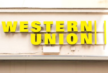 Ingolstadt, Almanya: Western Union logosu. Western Union Company bir Amerikan finans ve iletişim şirketidir.
