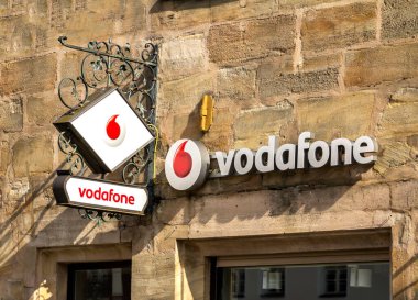Lauf, Bayern, GERMANY: Vodafone - Vodafone, İngiliz çokuluslu telekomünikasyon şirketi ve dünyanın en büyük mobil telekomünikasyon şirketlerinden biridir..