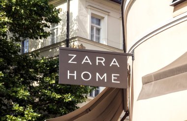 ZARA HOME Münih, Almanya 'da bulunan bir mağaza. Zara Home, ev yapımı tekstil ürünleri üreten İspanyol Inditex grubuna ait bir şirket..