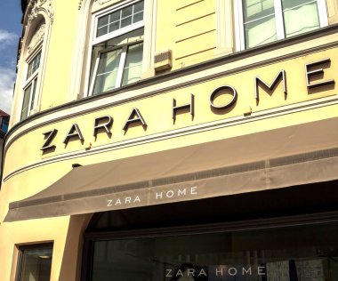 ZARA HOME Münih, Almanya 'da bulunan bir mağaza. Zara Home, ev yapımı tekstil ürünleri üreten İspanyol Inditex grubuna ait bir şirket..