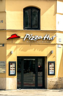 Münih, Almanya: bir Pizza Hut restoranı. Pizza Hut, Inc. Yum 'un yan kuruluşu! Markalar, Inc., dünyanın en büyük restoran şirketi..