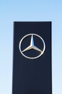 Nurnberg, Alman otomobil satıcısı Mercedes-Benz. Mercedes-Benz, Alman otomobil üreticisi..