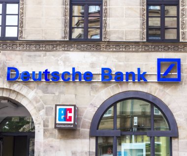 DEUTSCHE Bank logosu, Almanya. Deutsche Bank AG merkezi Frankfurt 'ta bulunan bir Alman küresel bankacılık ve finans hizmetleri şirketidir..