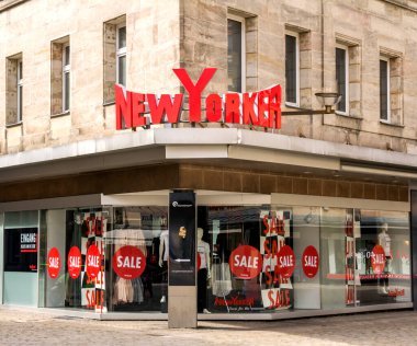 Furth, Almanya: 1971 'de kurulan New Yorker, öncelikli olarak 16 binden fazla çalışanı olan 12 ila 39 yaşındakilerin hedef grubuna hitap eden bir Alman giyim perakendecisi.