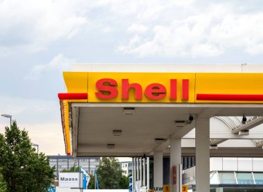 Schwabach, Almanya: Royal Dutch Shell Plc veya Shell, çok uluslu bir İngiliz petrol ve gaz şirketidir. Gelir açısından dünyanın en büyük dördüncü şirketidir.
