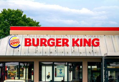 Burger King restoranının dışı. Burger King, merkezi Amerika Birleşik Devletleri 'nde bulunan hamburger fast food restoranları zinciri..