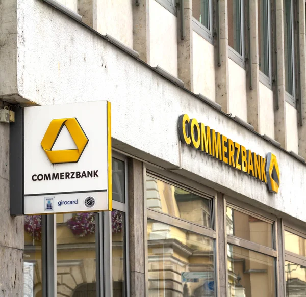 ドイツ インゴルシュタット コメルツバンク支店 コマーツ銀行Agはドイツ最大の銀行の1つであり 商業銀行 小売銀行 住宅ローンで活動しています — ストック写真