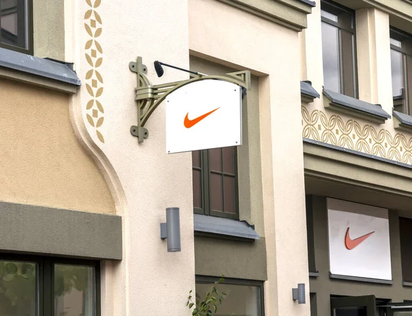 Ingolstadt Nike Logo Sign August 2017 Germany Nike Inc 是一家从事鞋类服装销售的美国跨国企业 — 图库照片