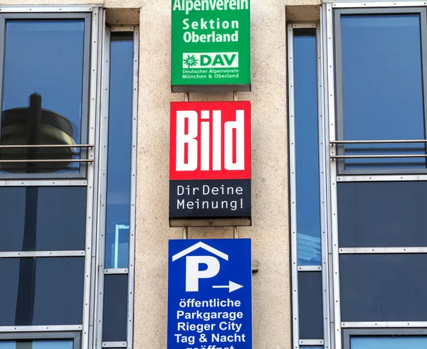 München Bayern Bild Zeitung Logo Hauswand — Stockfoto