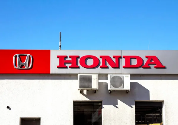 Nurnberg Honda Motor ロゴとサイン ホンダは世界で最も信頼性の高い車の中で製造しています — ストック写真