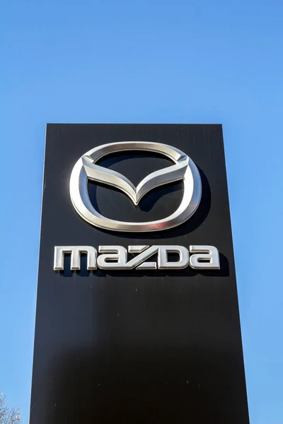 Nuremberg Alemania Mazda Firma Concesionario Contra Cielo Azul Mazda Fabricante — Foto de Stock