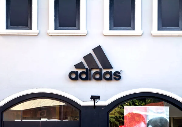 Edirne Turecko Obchod Adidas Adidas Německá Nadnárodní Společnost Která Navrhuje — Stock fotografie