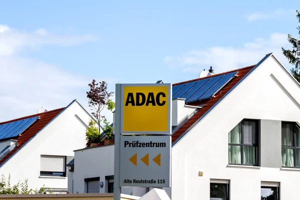第四に ドイツ アダックのロゴ Adacは1903年に設立されたドイツの自動車クラブです ヨーロッパ最大の自動車クラブです — ストック写真