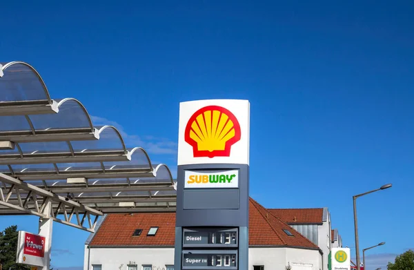 Furth Německo Náboj Proti Modré Obloze Shell Angloholandská Nadnárodní Ropná — Stock fotografie