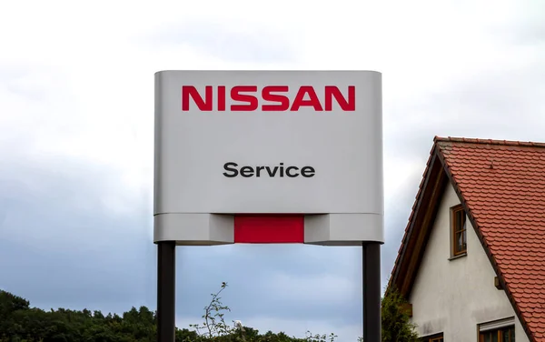 Cadolzburg Alemania Lugar Venta Automóviles Nissan Centro Servicio Con Signo — Foto de Stock