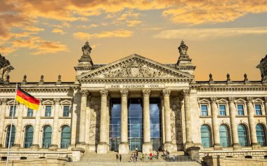 Berlin 'deki Reichstag binası: Alman parlamentosu