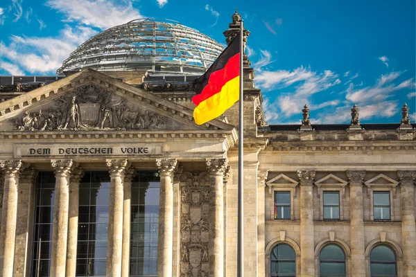 Berlin 'deki Reichstag binası: Alman parlamentosu