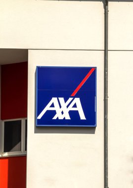 Furth, Almanya: AXA, merkezi Paris 'te bulunan ve küresel sigorta, yatırım yönetimi ve finans hizmetleriyle ilgilenen çok uluslu bir Fransız sigorta şirketidir.