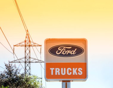 Ankara, Türkiye: Ford Motor Şirketi Ford Truck Store. Ford Motor Company, 1903 yılında kurulan bir otomobil üreticisi.
