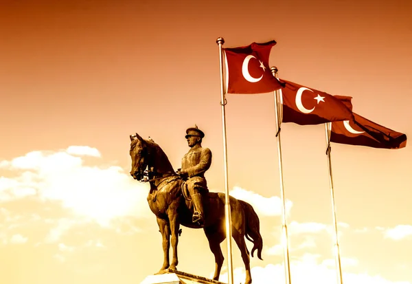 Estatua Ataturk Fundador Turquía Moderna Ciudad Capital Ankara Plaza Ulus — Foto de Stock