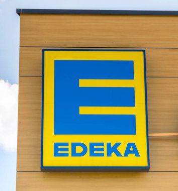 Schwabach, Almanya: Şubede EDEKA işareti. Edeka Grubu en büyük Alman süpermarket şirketidir..