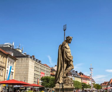 Neptün Çeşmesi MAXIMILIANSTRASSE Caddesi, Bayreuth, Bavyera, Yukarı Franconia, Almanya