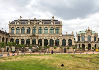 Almanya, Dresden 'deki Zwinger Sarayı, sanat galerisi ve müzesi.